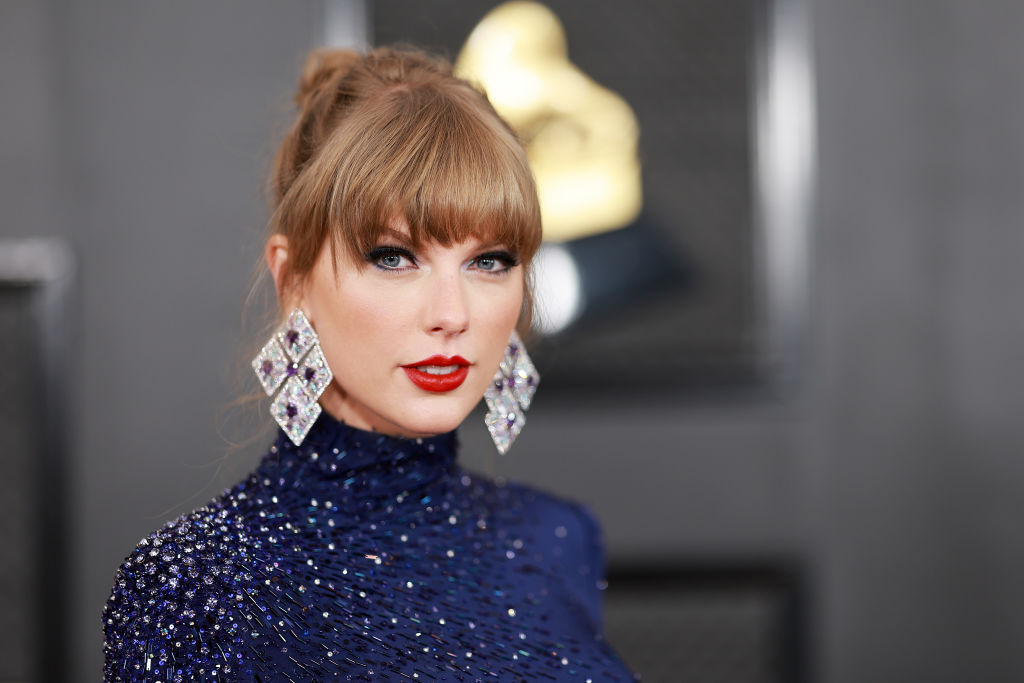 Taylor Swift dona 100 mil dólares a familia de mujer de raíces mexicanas muerta en tiroteo tras celebración de los Chiefs