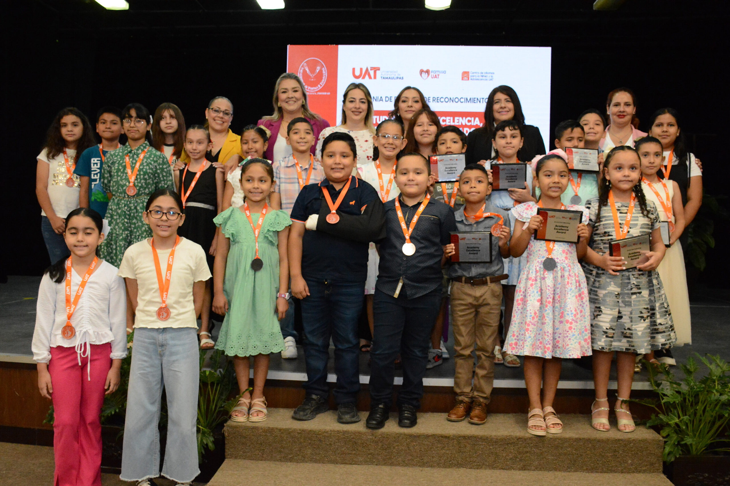 Reconoce el CEINA-UAT a estudiantes de excelencia