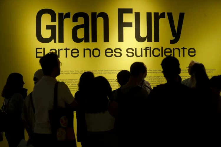 ‘El arte no es suficiente’: Gran Fury expone en México sobre la epidemia de VIH