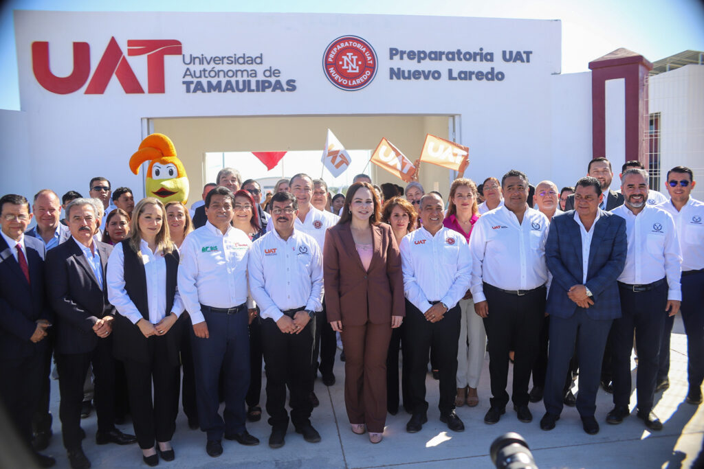 Dámaso Anaya y Carmen Lilia Canturosas inauguran la Preparatoria UAT Nuevo Laredo