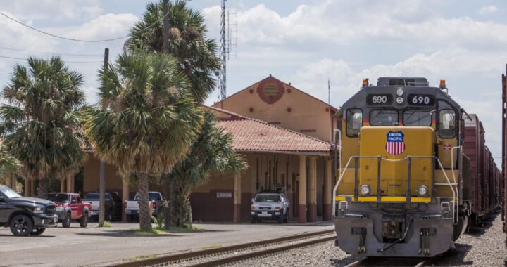 Hallan seis muertos en vagón de carga de tren en la frontera de EE.UU. con México