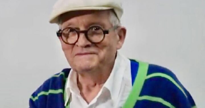 A los 88 años murió David Hockney, leyenda del Pop Art